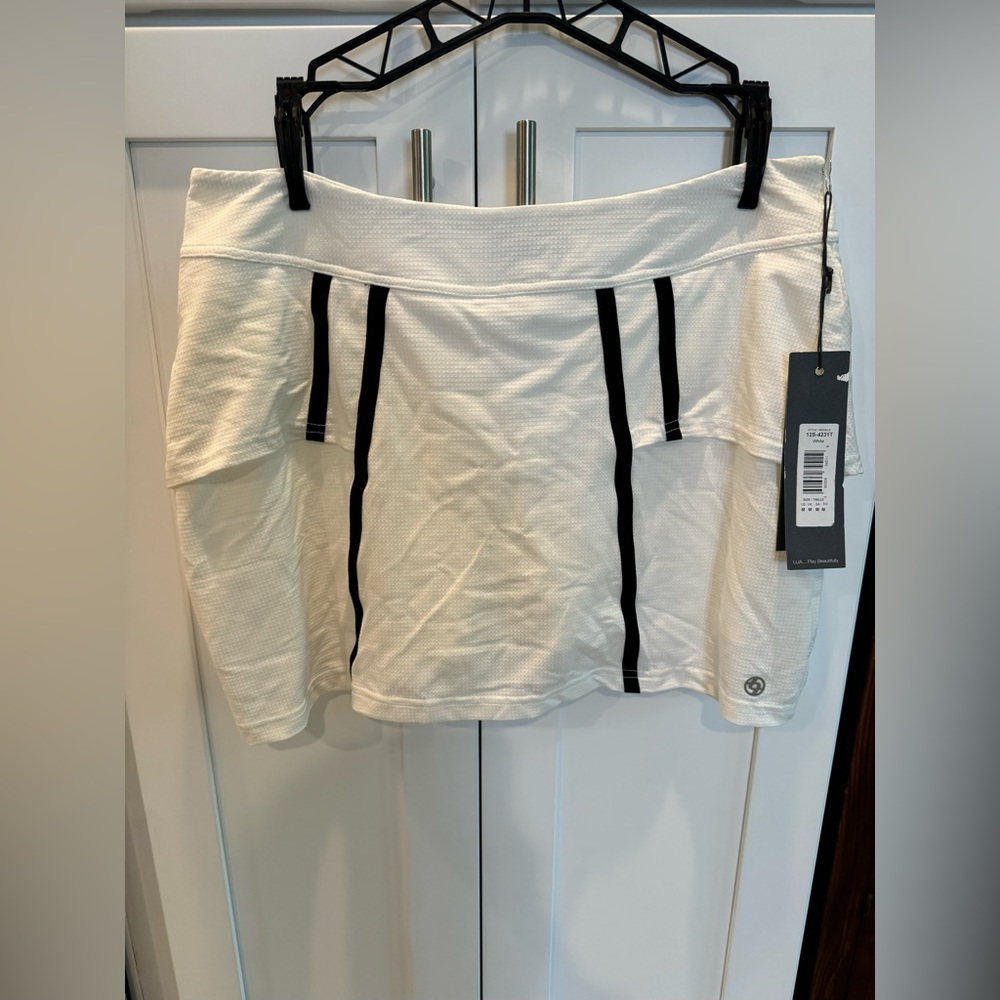 NWT LIJA Fuse Bounce tennis skirt white in size medium.